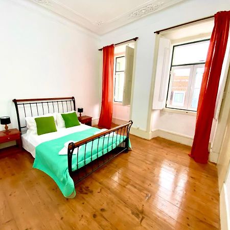Artdeco Chiado 4 - Large Comfortable Double Room With Shared Bathroom Lisbon Exterior photo