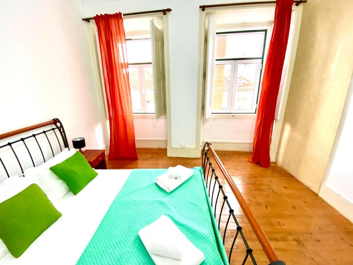 Artdeco Chiado 4 - Large Comfortable Double Room With Shared Bathroom Lisbon Exterior photo